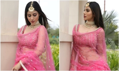 পারফর্মের সময় হেনস্তার শিকার মৌনি রায়