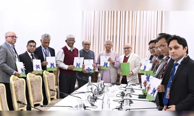 প্রধান উপদেষ্টার কাছে কর কাঠামো পুনর্বিন্যাস কমিটির প্রতিবেদন হস্তান্তর