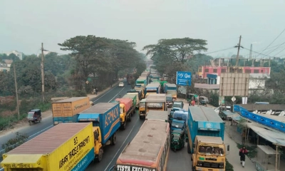 ঢাকা-চট্টগ্রাম মহাসড়কে দীর্ঘ যানজট