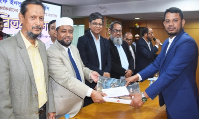 ৪৪ কর্মকর্তাকে পুরস্কৃত করল ন্যাশনাল লাইফ ইন্স্যুরেন্স