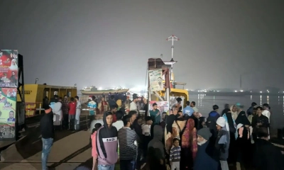 নারায়ণগঞ্জে ফেরি থেকে নদীতে পড়ল ট্রাকসহ পাঁচ যান, ৩ জনের মরদেহ উদ্ধার