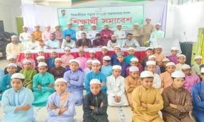 সড়কে চলাচলে জনসচেতনতার লক্ষ্যে শিক্ষার্থী সমাবেশ অনুষ্ঠিত ।  ছবি- রূপালী বাংলাদেশ
