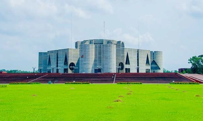 নতুন সরকারের শপথ পড়াবেন কে?