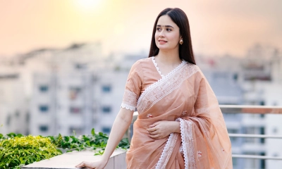 চুম্বন দৃশ্য নিয়ে মুখ খুললেন ঐশী