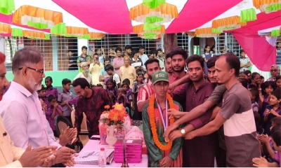 উল্লাপাড়ায় দেশসেরা ক্ষুদে দৌড়বিদ রিফাতকে সংবর্ধনা