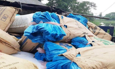 রাজধানীতে অভিযান চালিয়ে সাড়ে ৫ হাজার কেজি পলিথিন জব্দ