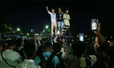 ৫ বিষয়ের পরীক্ষা কাল, এখনও রাজপথে শিক্ষার্থীরা