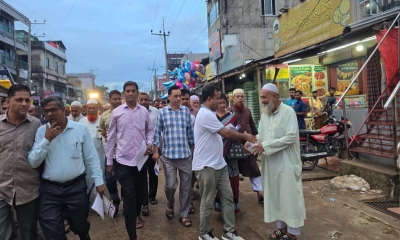 মাটিরাঙ্গায় বিএনপির ৩১ দফার লিফলেট বিতরণ করলেন কাজল