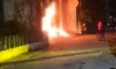 সাবেক সংসদ সদস্য নিজাম হাজারীর বাগান বাড়িতে আগুন দিয়েছে ছাত্র-জনতা। ছবি- সংগৃহীত