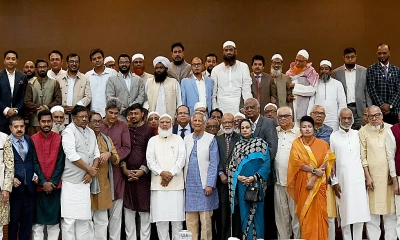 প্রধান উপদেষ্টার সঙ্গে বিভিন্ন রাজনৈতিক দলের নেতারা। ছবি- সংগৃহীত