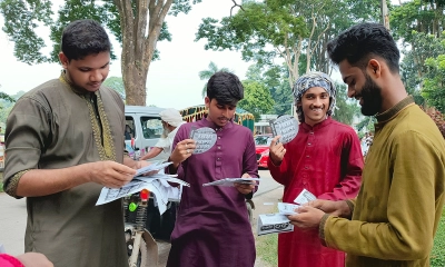 ছুটির দিনেও রাকসু নির্বাচনের জমজমাট প্রচার