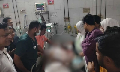 আহত নুরকে দেখতে ঢামেকে শফিকুল আলম