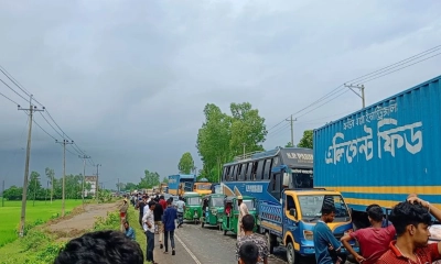ঢাকা-সিলেট মহাসড়কে বাসচাপায় মা-ছেলের মৃত্যু