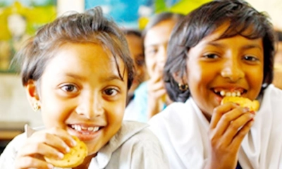 দেশের ১৬৫ উপজেলার প্রাথমিক বিদ্যালয়ে স্কুল ফিডিং কার্যক্রম শুরু