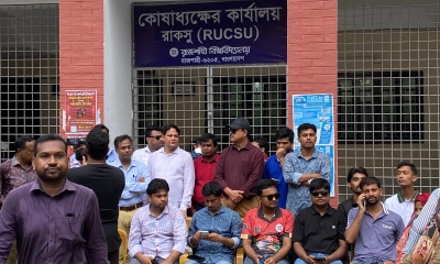 রাকসুর কার্যালয়ে ছাত্রদল নেতাকর্মীদের ভাঙচুর