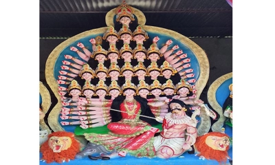 দেশে প্রথম পাবনায় তৈরি হচ্ছে ব্যতিক্রমী প্রতিমা