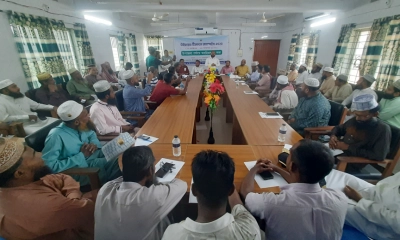 মোংলা উপজেলা স্বাস্থ্য কমপ্লেক্স মিলনায়তনে আয়োজিত সভায় টাইফয়েড-এর টিকা দেওয়ার সিদ্ধান্ত নেওয়া হয়। ছবি- রূপালী বাংলাদেশ
