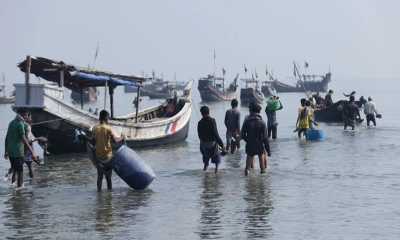 এক মাসে ১০০ জেলে নিখোঁজ, কী চলছে নাফ নদীতে