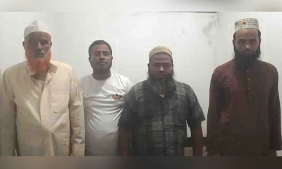 নাটোরে চাঁদা না পেয়ে ১০ দোকানে তালা দেওয়ার অভিযোগে গ্রেপ্তারকৃতরা। ছবি- রূপালী বাংলাদেশ