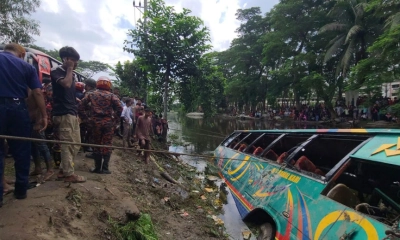 নিয়ন্ত্রণ হারিয়ে বাস খাদে, লক্ষ্মীপুরে নিহত ৩