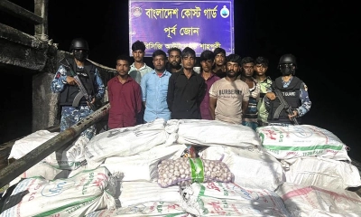 আটককৃতরা। ছবি- রূপালী বাংলাদেশ