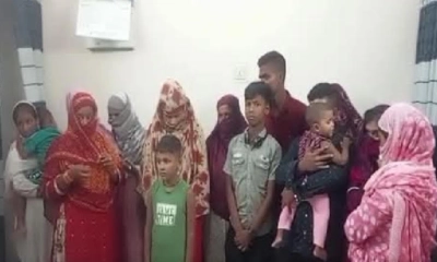 ১৫ বাংলাদেশিকে সাতক্ষীরা সীমান্তে বিজিবির কাছে হন্তান্তর