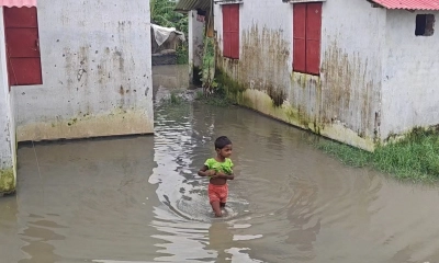 বাগেরহাটে জোয়ারে তলিয়ে গুচ্ছগ্রাম, দুর্ভোগে শতাধিক পরিবার