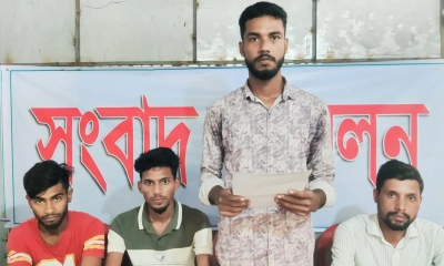 ছাত্র-জনতার পক্ষ থেকে সংবাদ সম্মেলনে আ.লীগ সক্রিয়ের তথ্য তুলে ধরা হয়।   ছবি- রূপালী বাংলাদেশ
