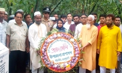 শহীদ বিশালের কবরে শ্রদ্ধা নিবেদন। ছবি- রূপালী বাংলাদেশ