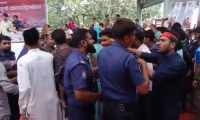 জুলাই গণঅভ্যুত্থান দিবস চলাকালে দু’পক্ষের বাকবিতণ্ডা