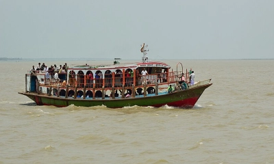 ১৩ ঘণ্টা পর পাটুরিয়া-দৌলতদিয়া নৌপথে লঞ্চ চলাচল শুরু