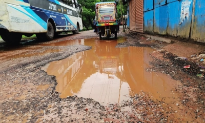বরগুনা-বাকেরগঞ্জ সড়ক যেন মরণফাঁদ