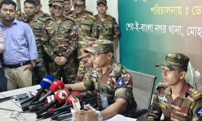 হোম ডেলিভারি দেওয়া হতো নিউমার্কেটর উদ্ধারকৃত অস্ত্র