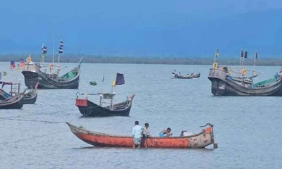নাফ নদী থেকে ৫ জেলেকে ধরে নিয়ে গেছে আরাকান আর্মি