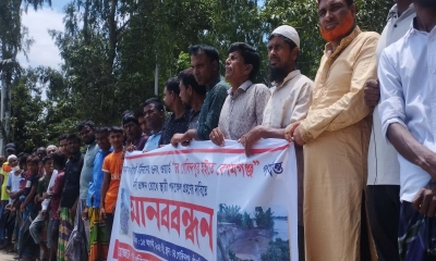 কুড়িগ্রামে নদী ভাঙন প্রতিরোধে স্থানীয়দের তীব্র প্রতিক্রিয়া। ছবি- রূপালী বাংলাদেশ।