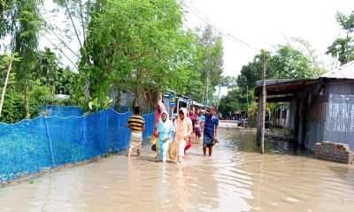 বন্যার পানি নেমে ভেসে উঠছে ক্ষত