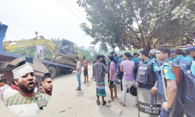 খুলনায় উচ্ছেদ অভিযানে পুলিশের সঙ্গে স্থানীয়দের সংঘর্ষ। ছবি- রূপালী বাংলাদেশ
