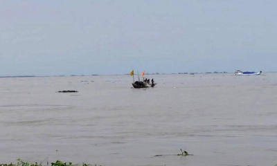 বাল্কহেডের ধাক্কায় ট্রলারডুবি, ডুবে যাওয়া ৬ জেলের একজন নিখোঁজ