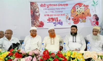 পূজামণ্ডপে বসে জামায়াতে ইসলামী নেতারা। ছবি- রূপালী বাংলাদেশ