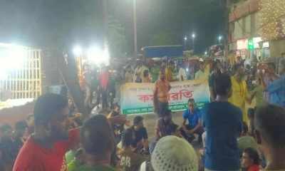 শিরোইল বাসস্ট্যান্ডে ধর্মঘটে পরিবহন শ্রমিকরা। ছবি- রূপালী বাংলাদেশ