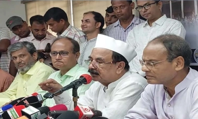 দেশকে গণতন্ত্র উপহার দিতে নিজ স্বার্থ ত্যাগ করতে হবে: গয়েশ্বর