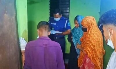 ছেলেসহ ৩ জনকে কুপিয়ে ছাদ থেকে লাফ দিয়ে প্রাণ গেল পুলিশ সদস্যের