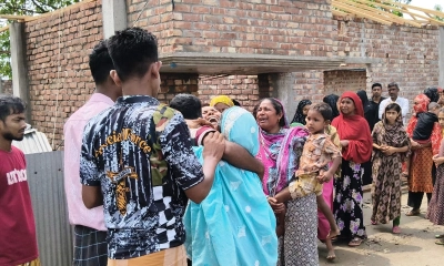 টাঙ্গাইলে রডবোঝাই ট্রাক উল্টে নিহতদের ১০ জনের বাড়ি মান্দায়