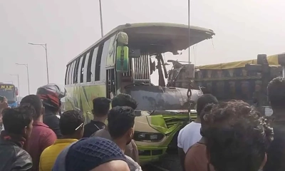 ঢাকা-মাওয়া এক্সপ্রেসওয়েতে ভয়াবহ বাস দুর্ঘটনা, আহত ১৫