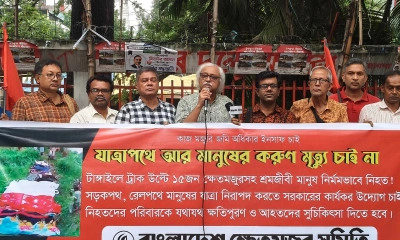 টাঙ্গাইলে ট্রাক উল্টে নিহত ১৫ শ্রমজীবী মানুষের পরিবারের ক্ষতিপূরণ দাবি