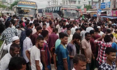 মহাসড়ক অবরোধ। ছবি- রূপালী বাংলাদেশ