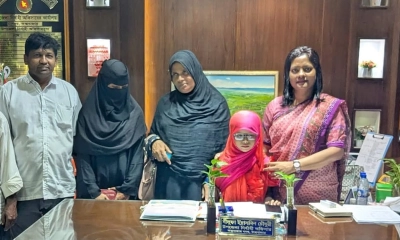 পথভোলা অন্ধ শিশুর পাশে দাঁড়ালেন কক্সবাজারের ইউএনও