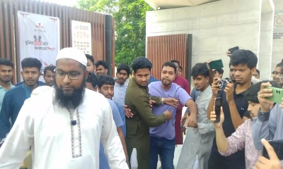 বেরোবি উপাচার্যের পদত্যাগের দাবিতে সংবাদ সম্মেলন, ছাত্রদলের হামলা