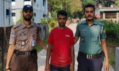 রুয়েটে ‘বাংলা টিফিনে’ খাবারে অনিয়মের অভিযোগে কর্মী আটক