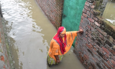 রাজশাহীর পদ্মাপাড়ের বস্তিতে হাঁটুপানি, দুর্ভোগ চরমে